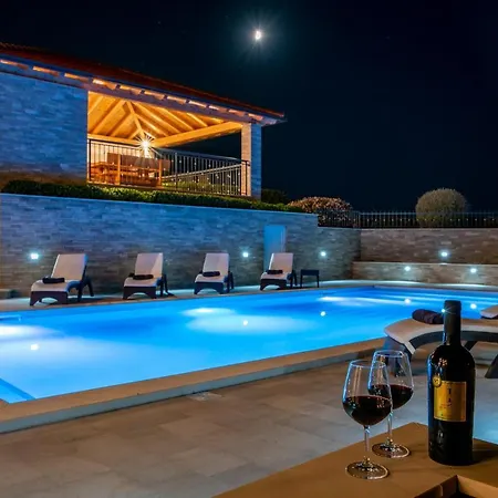 Apartment Sutalo 2 *