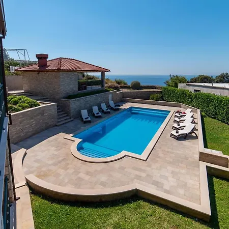 Apartment Sutalo 2 *