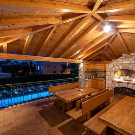 アパート Sutalo 2 ツァヴタット