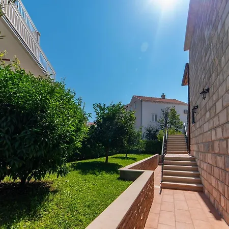 Sutalo 2 Apartman *